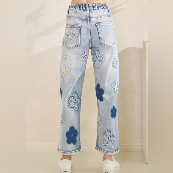 Oli & Hali Floral Embroidered Denim Jeans - Picture 3 of 6